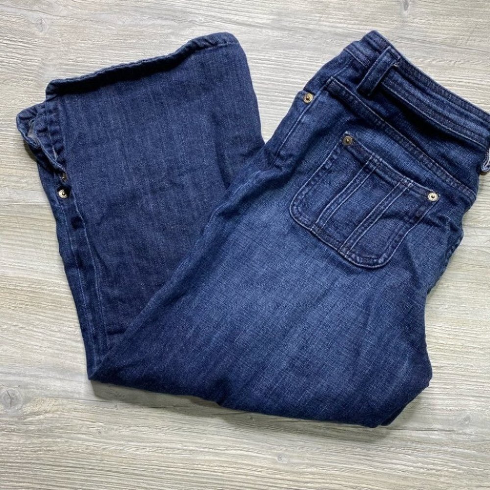 St. John Sport Denim Capris - Picture 2 of 10